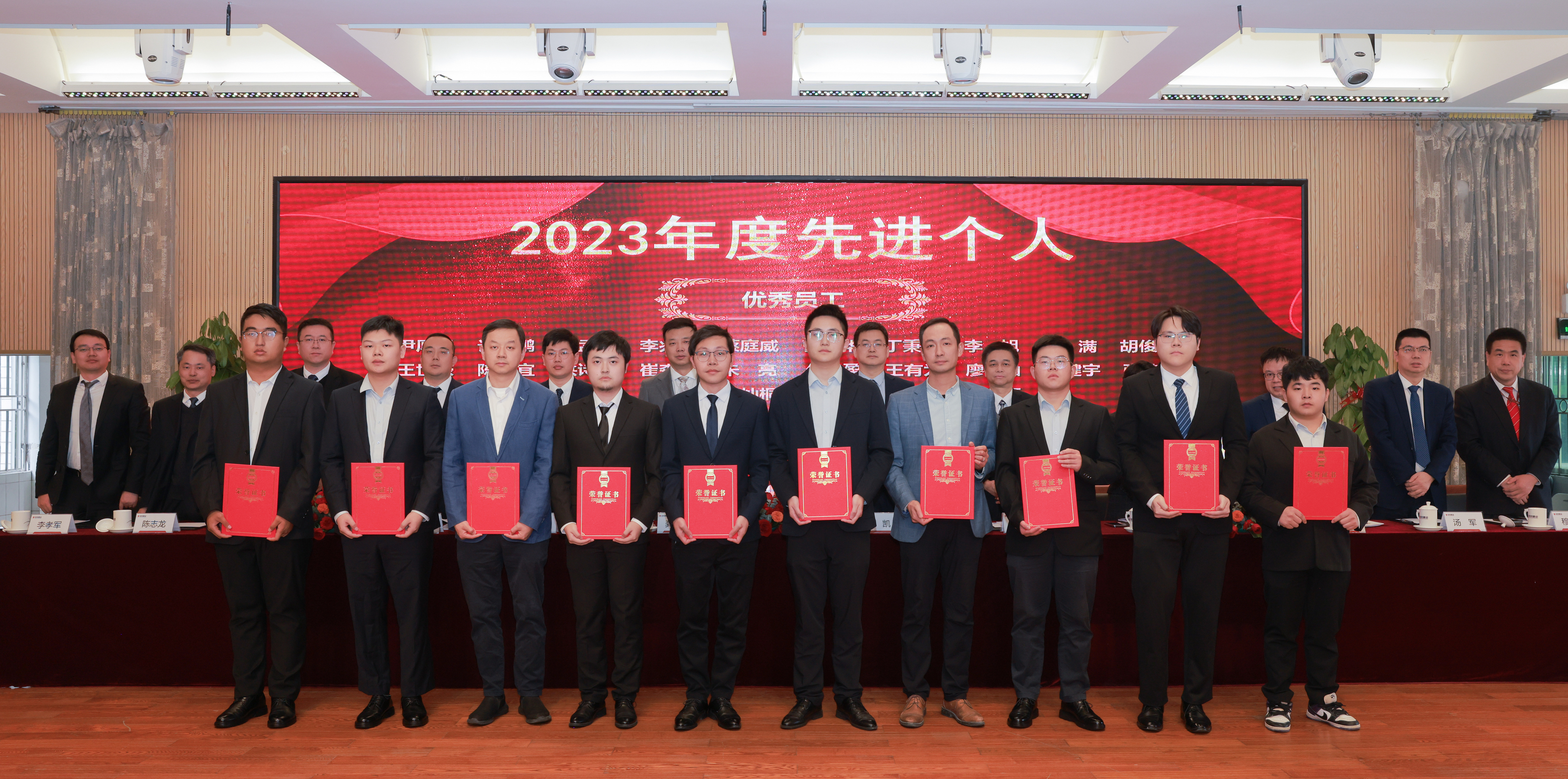 优秀员工1.jpg 优秀员工1.jpg